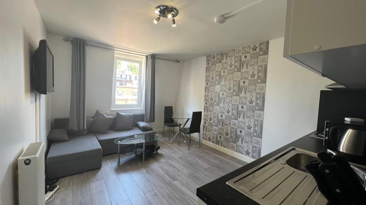 Comfy 2 Bedroom Apartments - Finchley Road, Londra Exterior foto