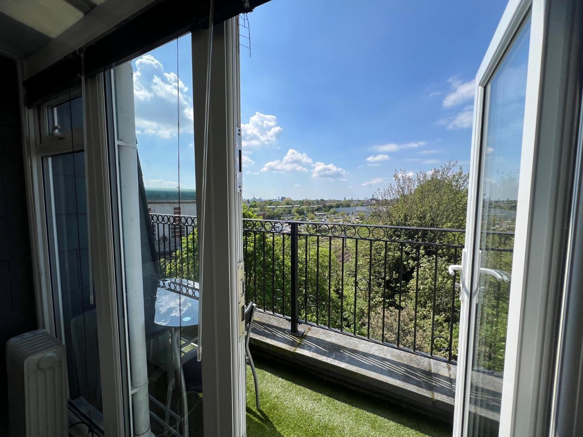 Comfy 2 Bedroom Apartments - Finchley Road, Londra Exterior foto