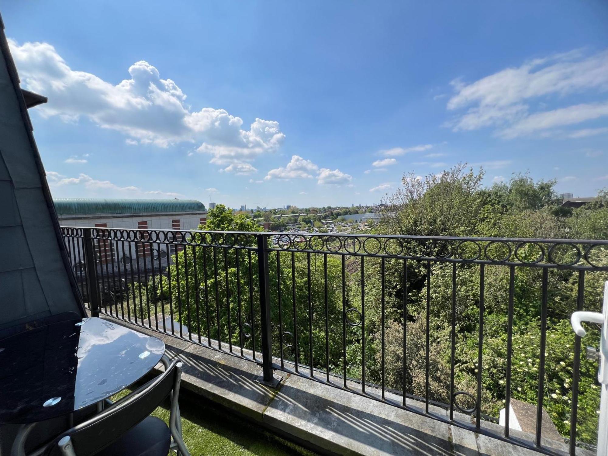 Comfy 2 Bedroom Apartments - Finchley Road, Londra Exterior foto
